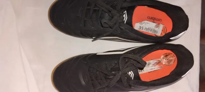 Chuteira umbro infatil