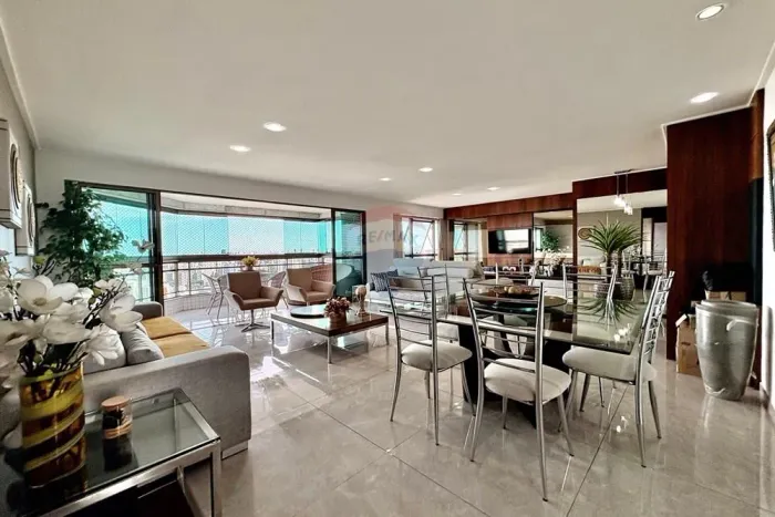 Apartamento 220m² com 4 suítes e 3 vagas na Jaqueira