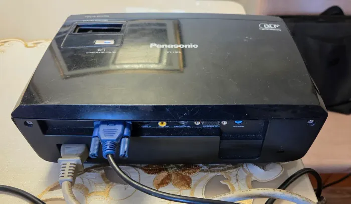 Projetor multimidia Panasonic PT-LS26 2600 lumens 