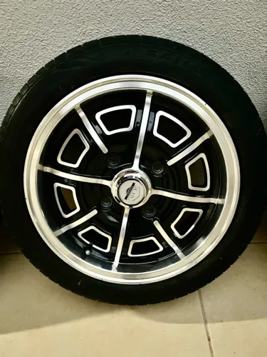 Vendo 5 rodas modelo Pedrine com pneus