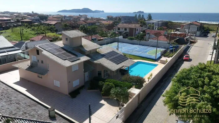 Sobrado Vista Mar com um Terreno de 1.820m² e Mobiliado - Centro