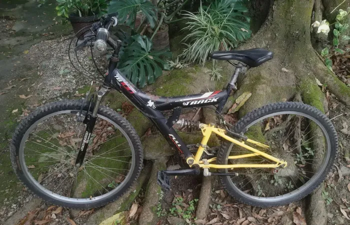Bicicleta aro 26 - 18 marchas com amortecedor e suspensão