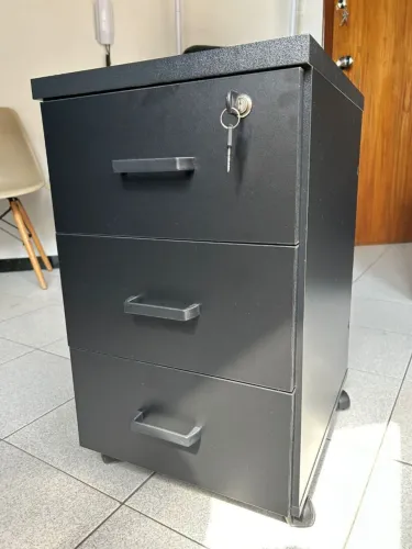 Vende móveis escritório