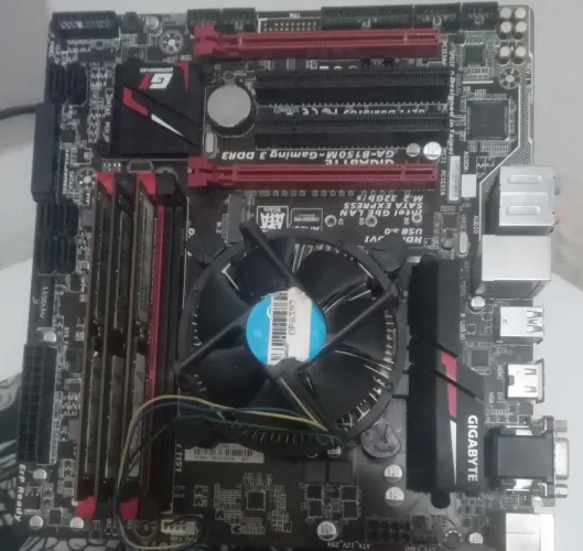 Placa mãe b150m gaming DDR3 + 8 gb ddr3 + Pentium G4400