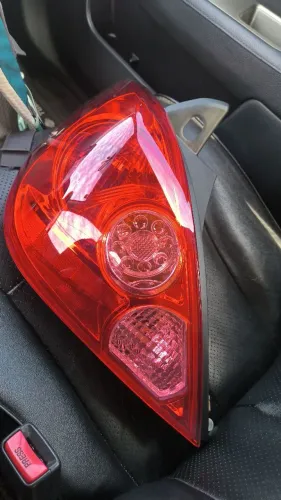 Lanterna Traseira Nissan Tiida (lado esquerdo)