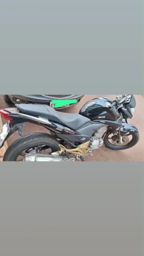 Vende-se CB300 2010