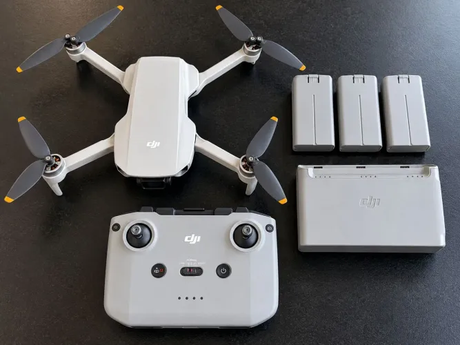 DJI Mini 2 Fly More Combo - 3 Baterias - Câmera 4K
