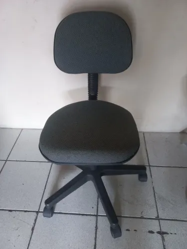 Vendo cadeira de escritório em perfeito estado 