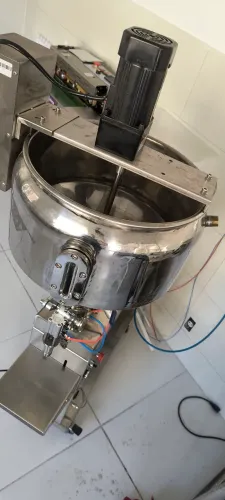 Máquina de envase 10-100ml Cetro com reator aquecimento e compressor sem óleo. Sem uso. 