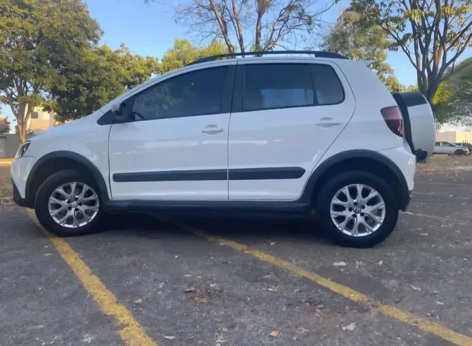 Volkswagen Crossfox 1.6 MI Total Flex 8V 5P 2014
