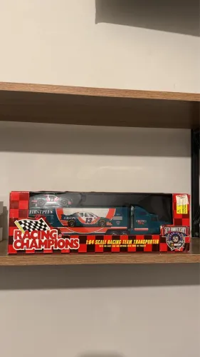 Miniatura caminhão Racing Champions equipe FirstPlus Racing com o carro #13 1:64