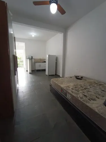 Kit Semi Mobiliada para aluguel tem 28 m² com 1 quarto em Vila Pirajussara - São Paulo - S