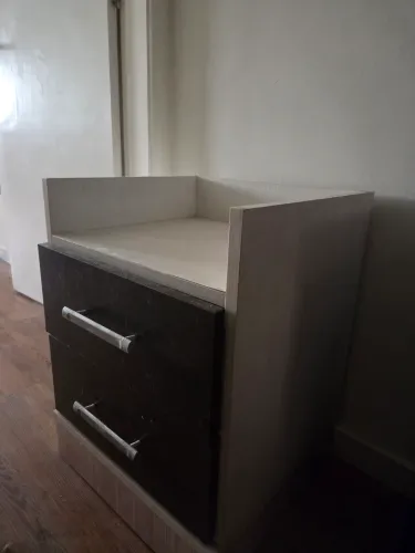 Mesa de Cabeceira / Criado-Mudo com 2 Gavetas (Bicolor)