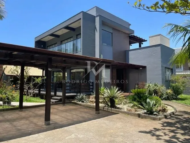 Casa em condomínio com 5 dormitórios no Campeche, Florianópolis/SC