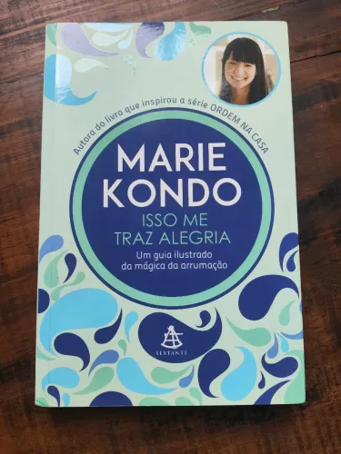 Livro Isso me traz alegria de Marie Kondo