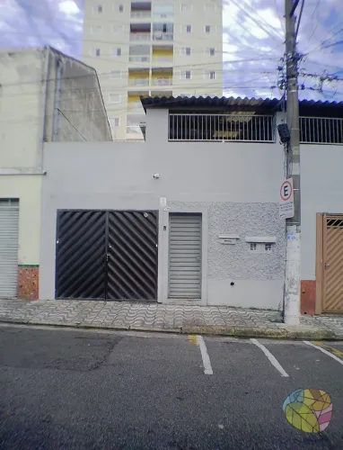 CASA INDIVIDUAL PARA LOCAÇÃO NO BAIRRO DA MATRIZ, COM 2 DORM., 2 SALAS E COZINHA