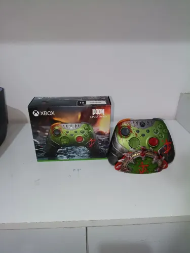 Controle Xbox Series edição Doom (Novo com jogo para resgatar)