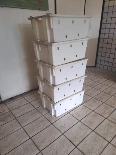 Caixas plasticas fundas, brancas