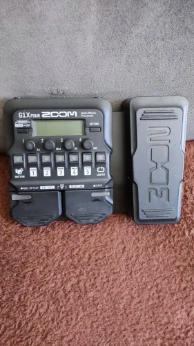 Pedaleira de guitarra Zoom G1XFour