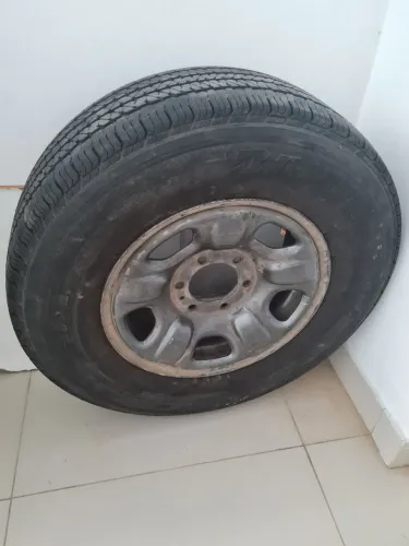 Roda com pneu da S10