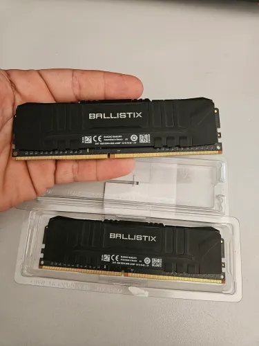 Pentes de memória Ram de 8Gb cada.