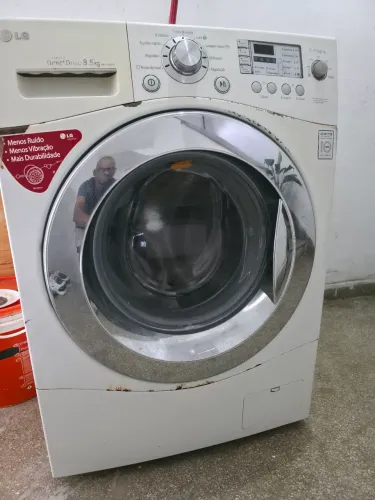 Máquina de lavar roupa com defeito. 600,00