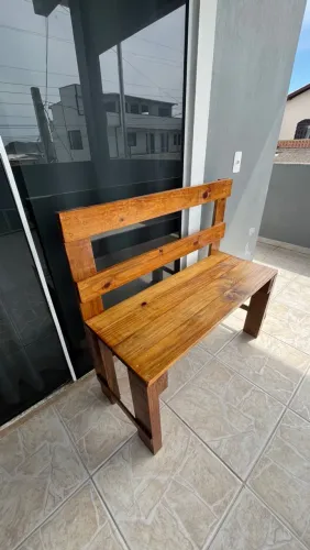 Vende-se banco e mesa de madeira