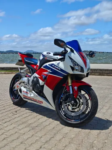 A CBR 1000 RR HRC MAIS LIMDO DO BRASIL 