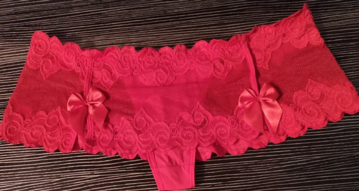 Mini saia sensual com calcinha Tam.G, Acompanha máscara e Persex liga para coxa.