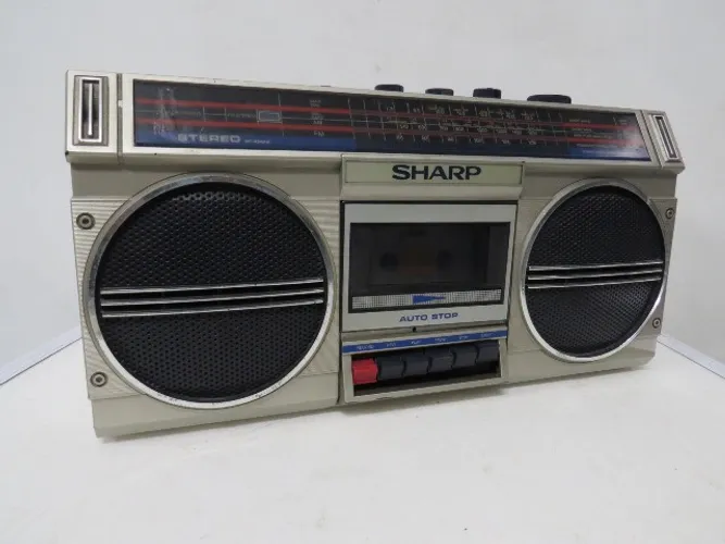 radio bombox sharp