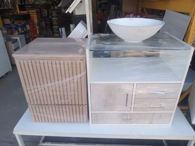 Gabinetes de banheiros varios