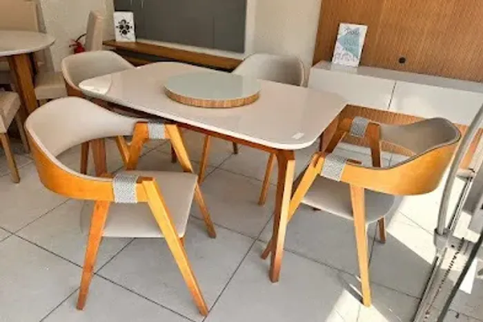 Mesa com 4 cadeiras Alonso