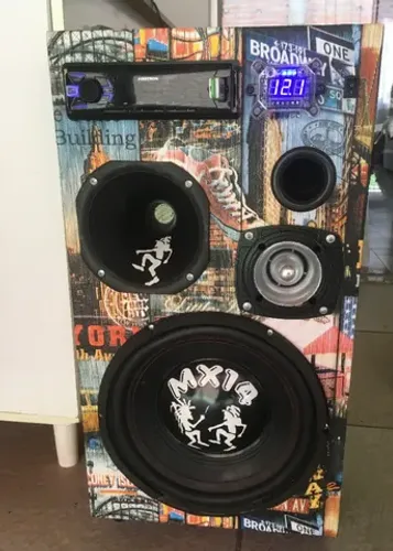 Caixa Bob residencial 650 W Rms Bivolt 110/220V