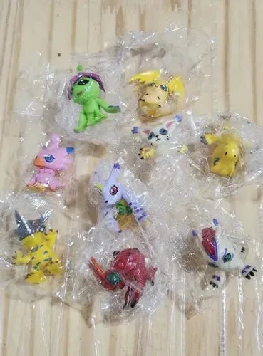 Pacote com 9 Digimon miniaturas