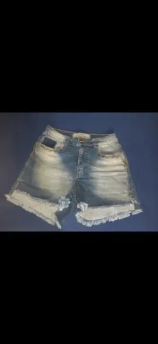 Short Jeans Desbotado com Detalhes