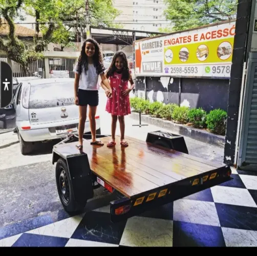 Carretinha com guarda removível. de 2.00x1.30 FAZENDINHA