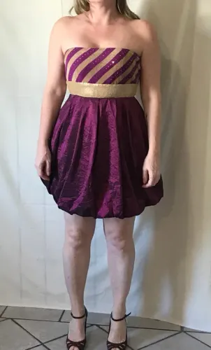 Vestido festa curto tafetá vinho com dourado - tam M