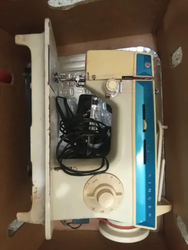 Máquina de Costura Singer Facilita 36