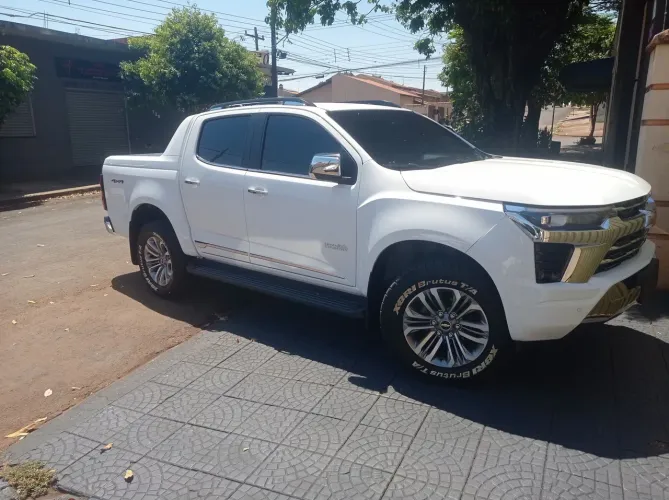 S10 high country 2025 top de linha baixo km