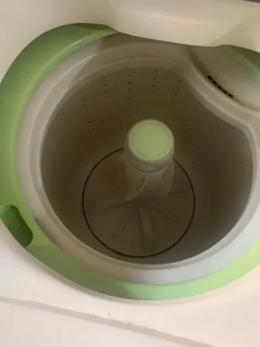 Máquina de lavar e centrifugar 