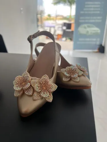 Sandália de festa infantil