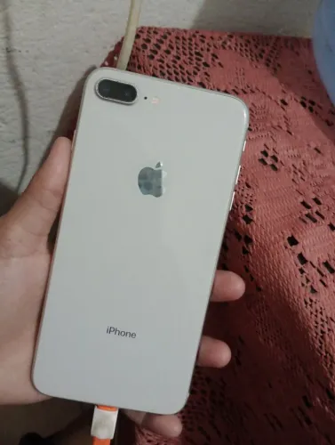 iPhone 64 G plus 8 aceito cartão