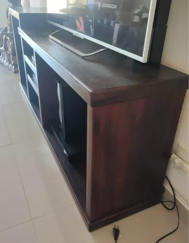 Rack de TV em madeira maciça