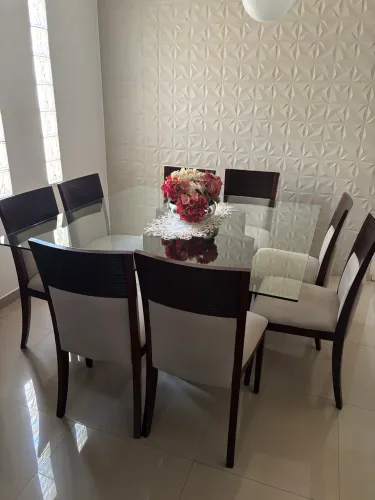 MESA DE JANTAR DE MADEIRA E VIDRO 1,50X150 QUADRADA COM 8 CADEIRAS DE MADEIRA