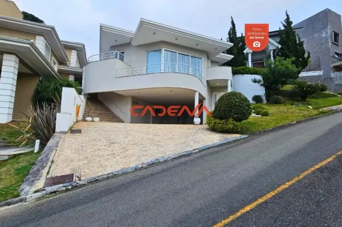 Casa em condomínio fechado com 4 quartos e 6 vagas para aluguel no Taboão