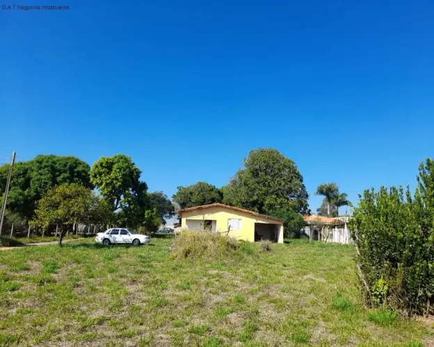 Sítio à venda em Araçoiaba da Serra-SP, bairro Barreirinho: 2 quartos, 2 salas, 1 banheiro
