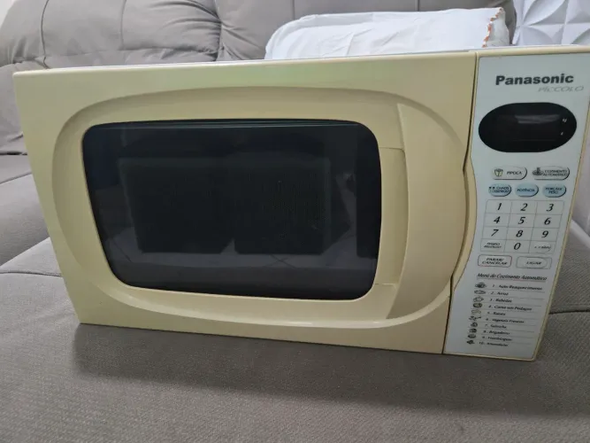 Microondas Panasonic 25L<br>:<br>NN-ST67LSRUN<br>Microondas Panasonic