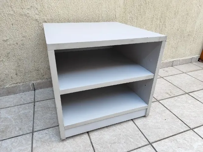 Nicho Grande Quadrado de Chão em Madeira com Prateleiras com Regulagem de Altura