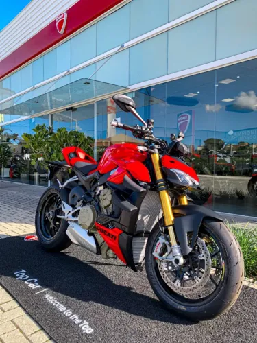 Ducati Street Fighter V4 S - Top Car Florianopolis 