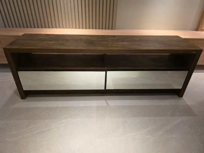 Rack em madeira com espelho